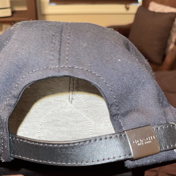 Coach Hat - Picture 2 of 3